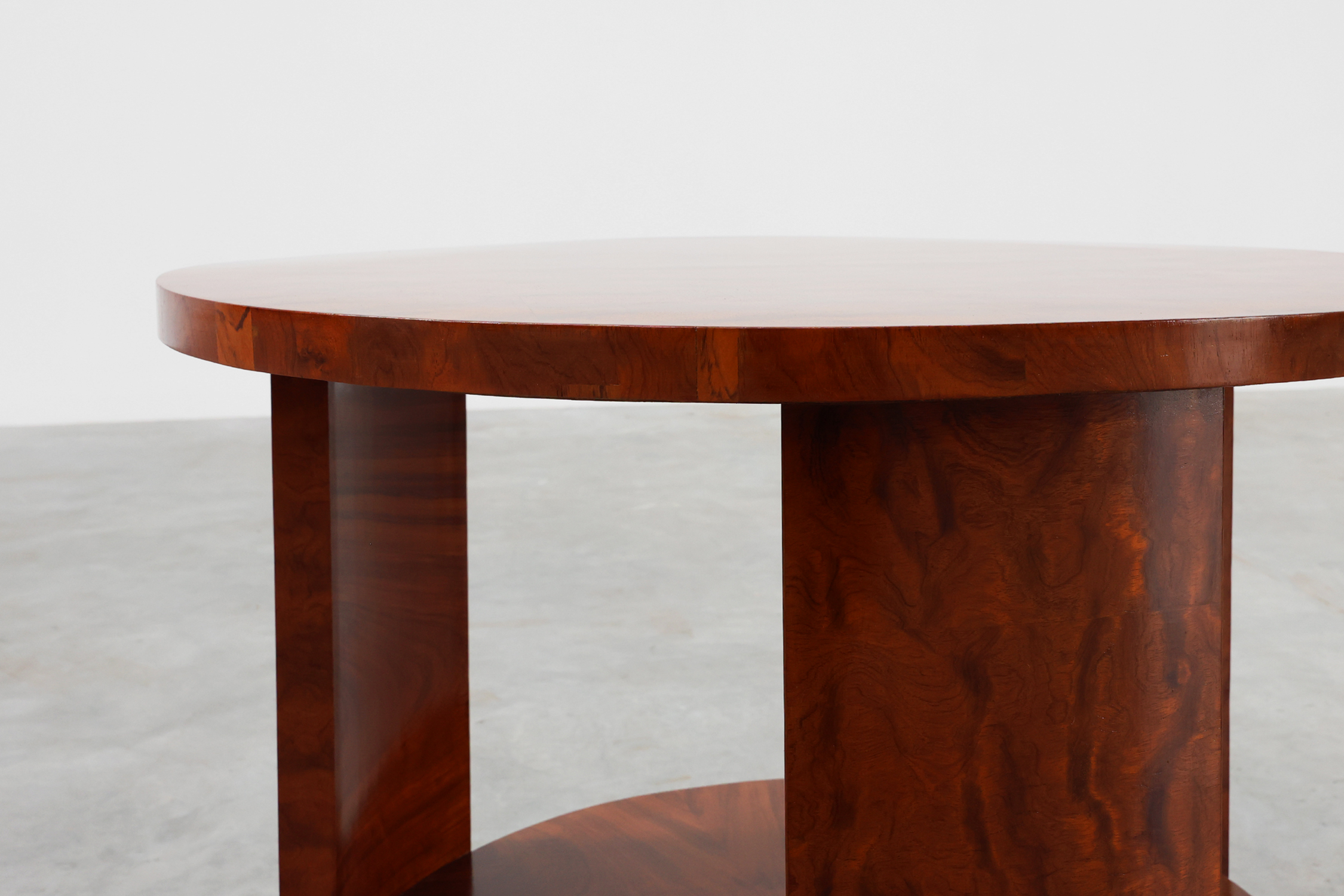 Round Art Deco coffee table in burl veneer, France ca. 1920thumbnail